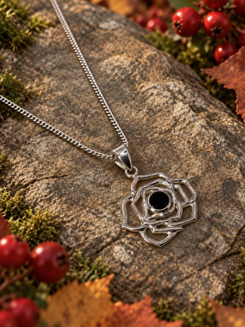 Garnet Flower Pendant 3.61g - Image 2