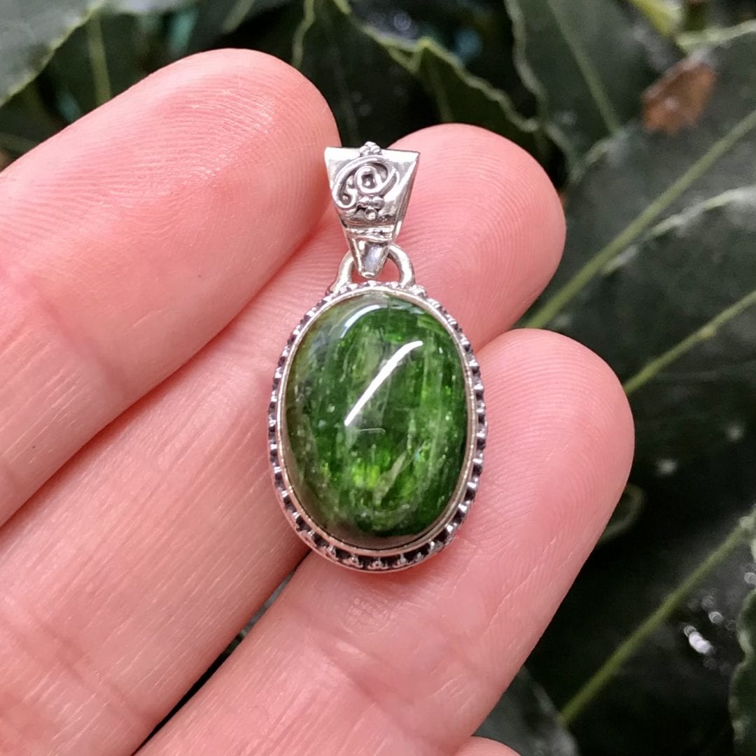 Chrome Diopside Pendant 6.18g Happy Glastonbury Crystals Gems