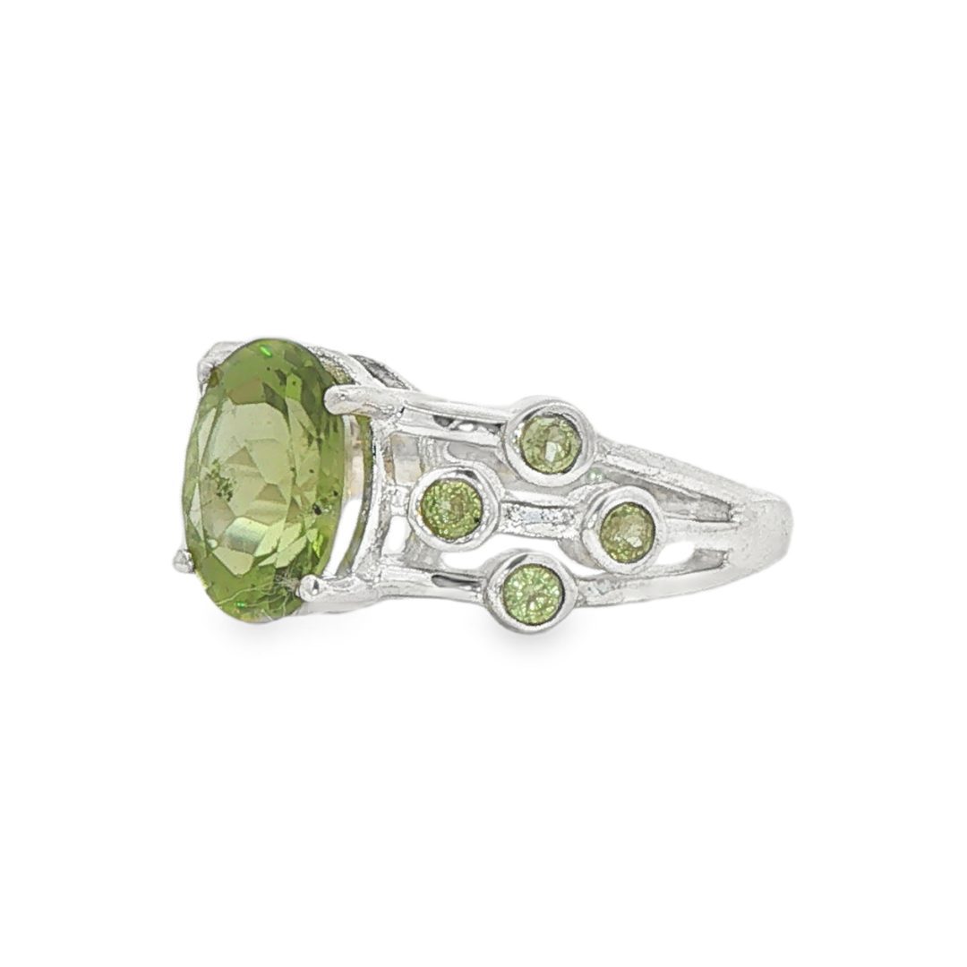 Peridot Faceted Oval Ring With Accent Gems - Image 3