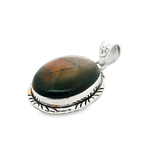 Madagascar Purple Labradorite Oval Pendant 13.7g - Image 3
